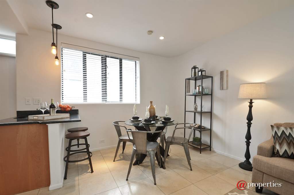 1209 N State Street #9 Chicago, Illinois 60610 - Dining Room