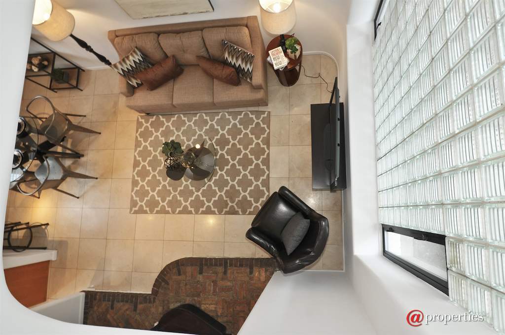 1209 N State Street #9 Chicago, Illinois 60610 - Living Room/Dining Room