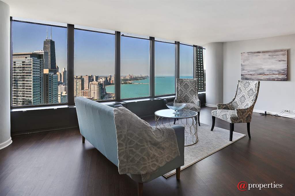 505 N Lake Shore Drive #4712 Chicago, Illinois 60611 - Living Room