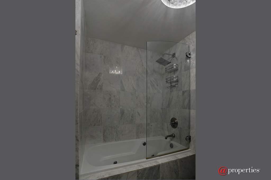 505 N Lake Shore Drive #4712 Chicago, Illinois 60611 - Master Bathroom