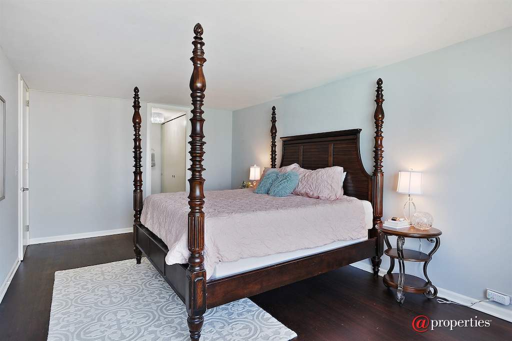 505 N Lake Shore Drive #4712 Chicago, Illinois 60611 - Master Bedroom