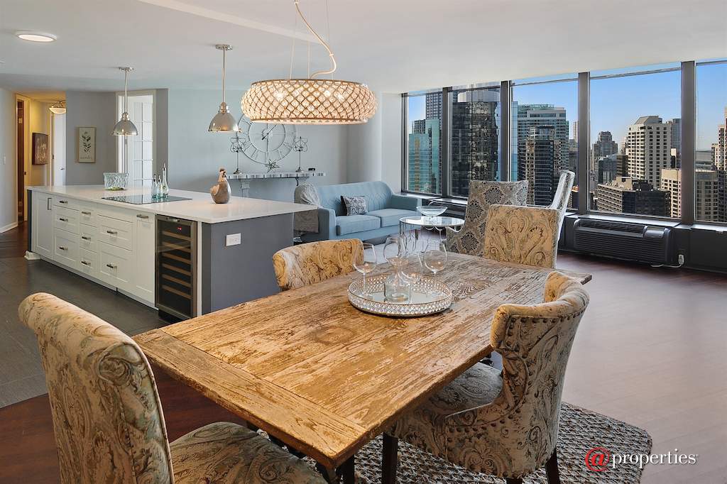 505 N Lake Shore Drive #4712 Chicago, Illinois 60611 - Dining Room