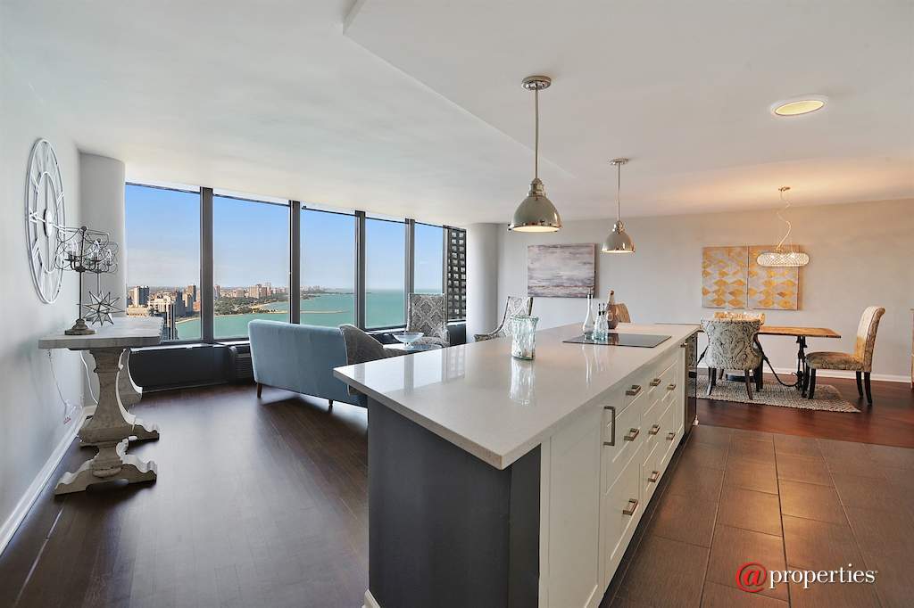 505 N Lake Shore Drive #4712 Chicago, Illinois 60611 - Kitchen / Living Room