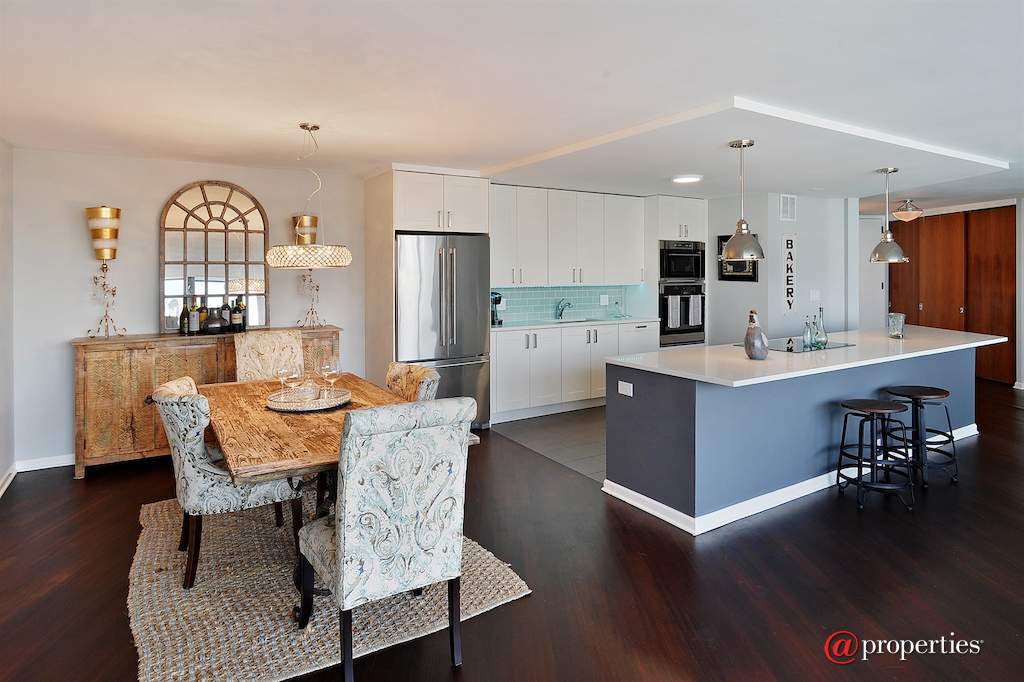505 N Lake Shore Drive #4712 Chicago, Illinois 60611 - Kitchen / Dining Room