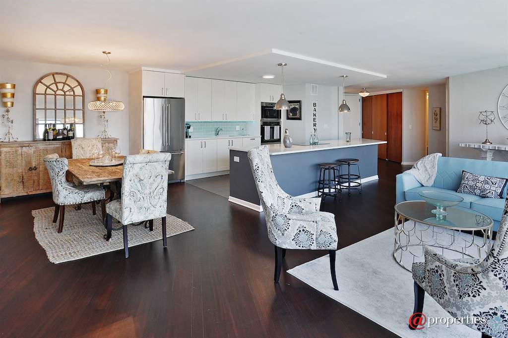 505 N Lake Shore Drive #4712 Chicago, Illinois 60611 - Living Room / Dining Room