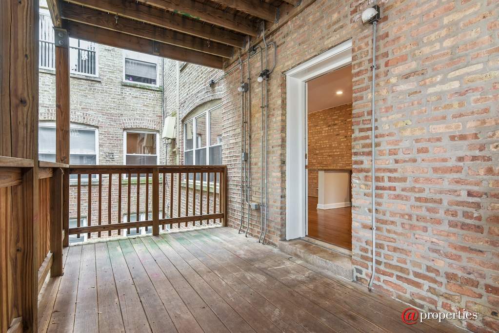 4102 N Hamlin Avenue #1 Chicago, Illinois 60618 - Deck