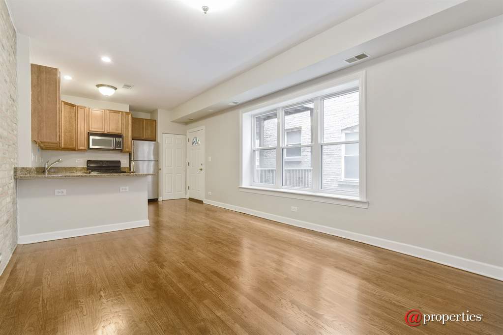 4102 N Hamlin Avenue #1 Chicago, Illinois 60618 - Kitchen / Living Room