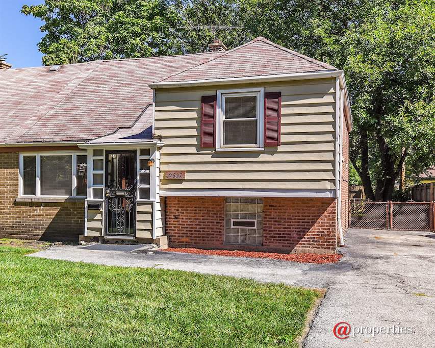 9637 S Brennan Avenue Chicago, Illinois 60617 - Front View