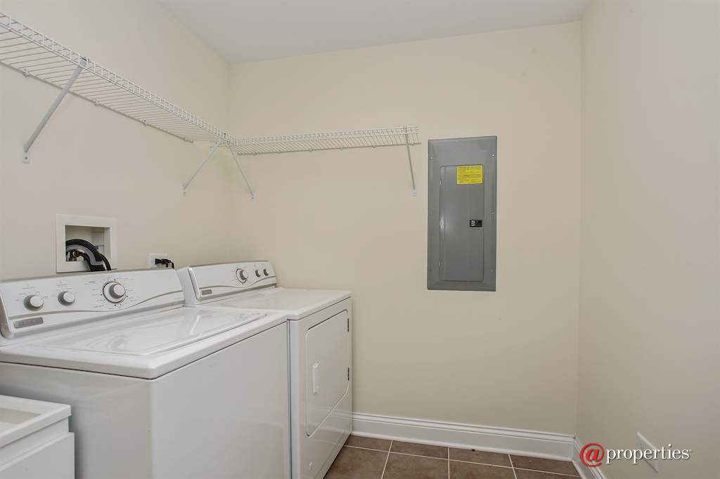 1210 N Foxdale Drive #2-111 Addison, Illinois 60101 - Laundry Room