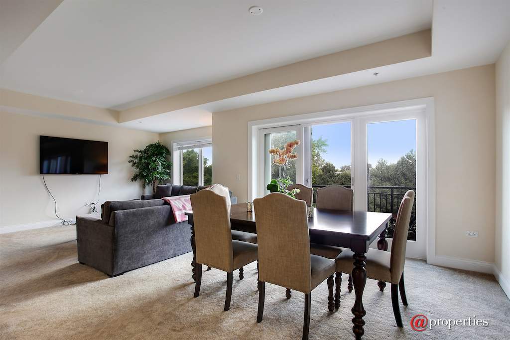 1210 N Foxdale Drive #2-111 Addison, Illinois 60101 - Living Room / Dining Room