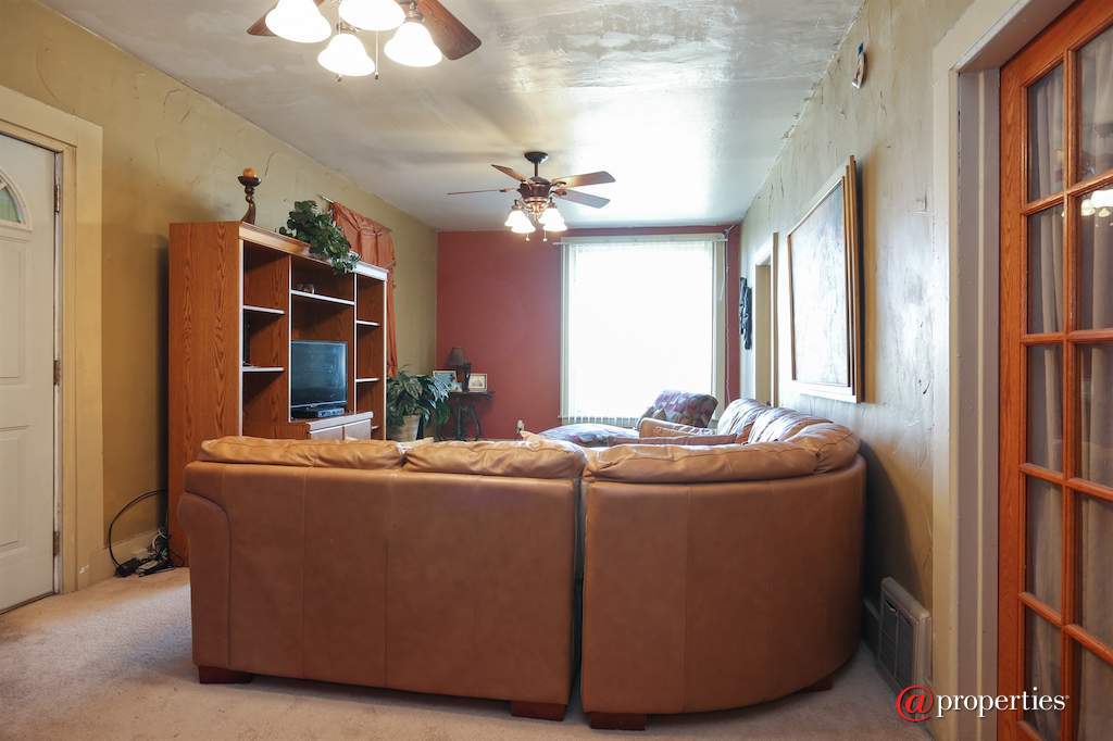 407 E 10th Street Michigan City, In 46360 - Living Room