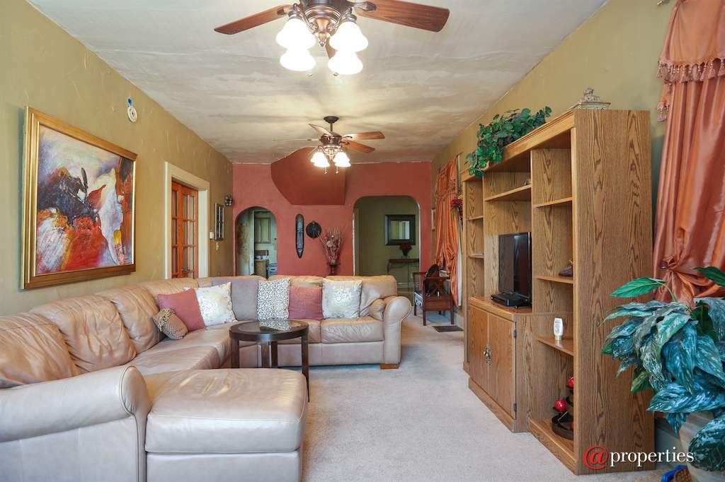 407 E 10th Street Michigan City, In 46360 - Living Room
