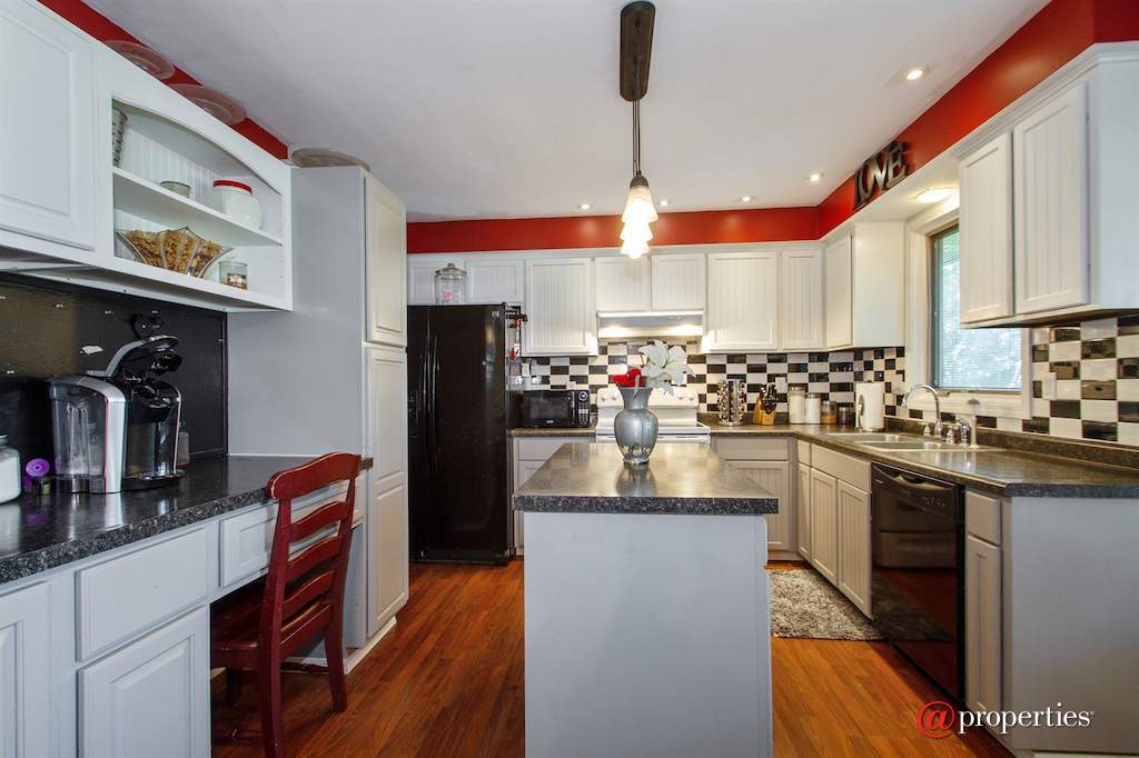 8366 N Canary Drive Stillman Valley, Illinois 61084 - Kitchen