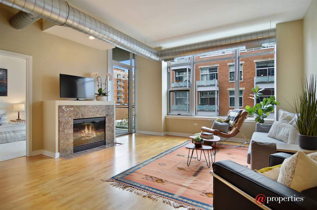 901 W Madison Street #408 Chicago, Illinois 60607 - Living Room