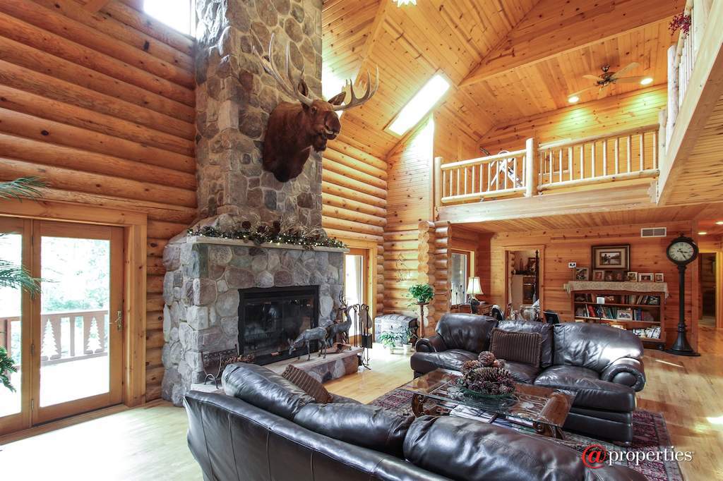 1790 Knob Rd Burlington, Wisconsin 53105 - Great Room