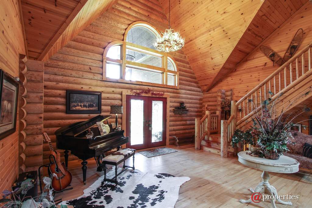1790 Knob Rd Burlington, Wisconsin 53105 - Main Entry Foyer