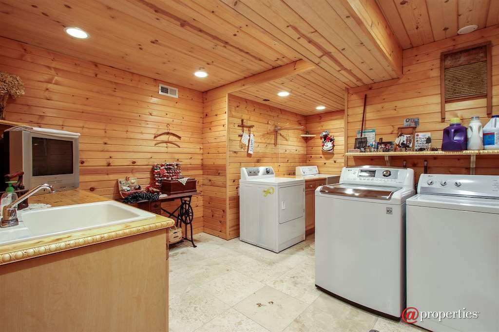 1790 Knob Rd Burlington, Wisconsin 53105 - Laundry Room