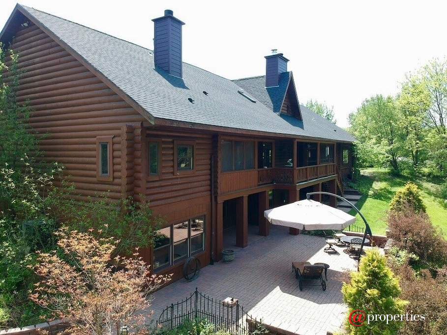 1790 Knob Rd Burlington, Wisconsin 53105 - Side view from air