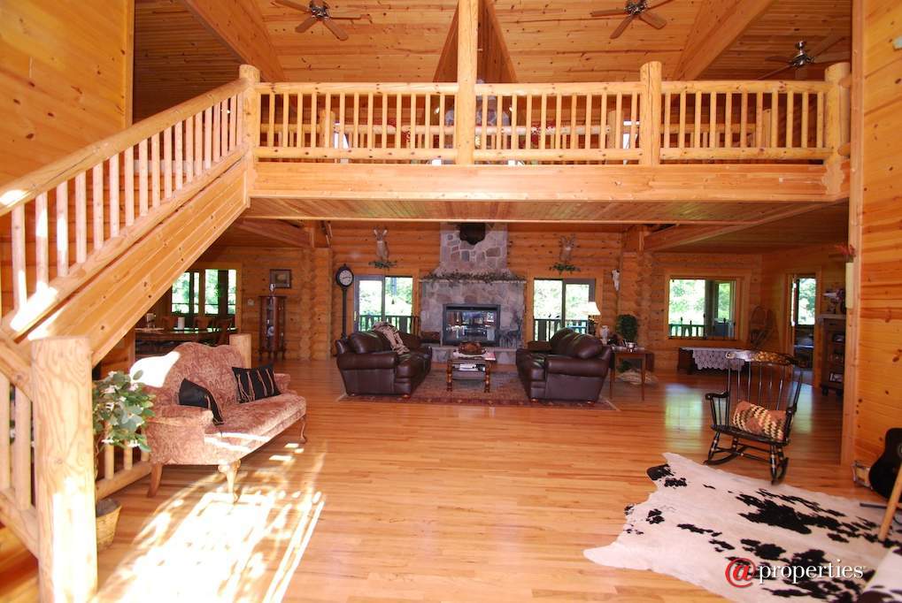 1790 Knob Rd Burlington, Wisconsin 53105 - Catwalk