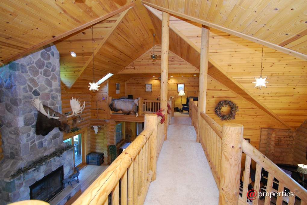 1790 Knob Rd Burlington, Wisconsin 53105 - Catwalk to Loft area