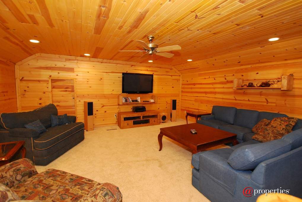 1790 Knob Rd Burlington, Wisconsin 53105 - Theater Room in Loft