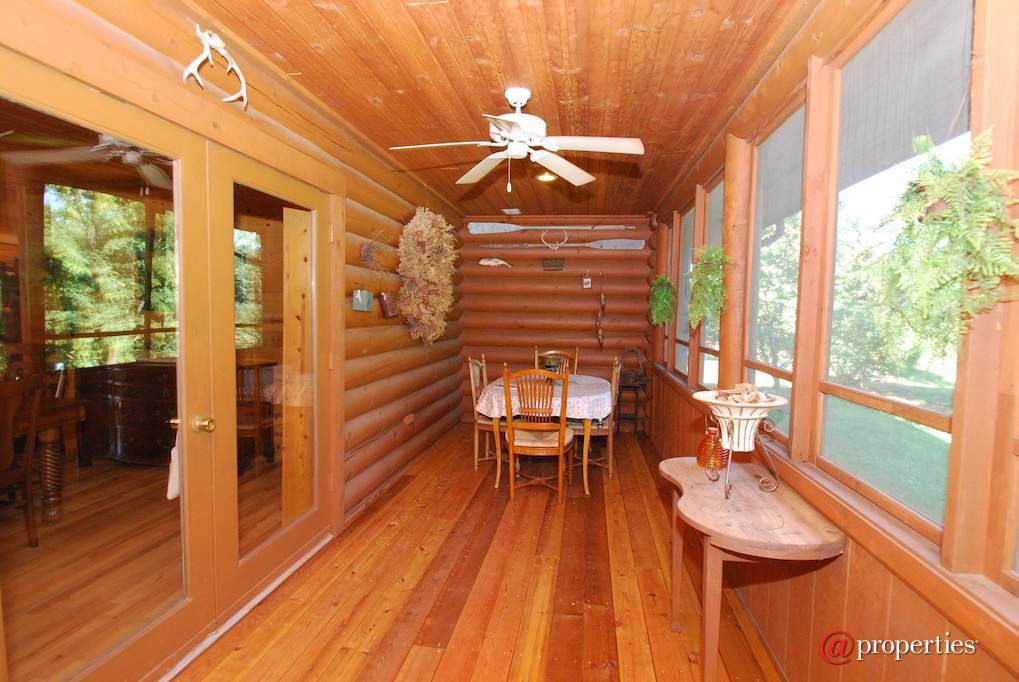 1790 Knob Rd Burlington, Wisconsin 53105 - Large screened porch off Dining Room