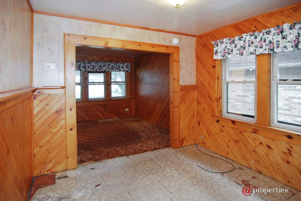 2528 Clinton Street River Grove, Illinois 60171 - Living Room / Dining Room