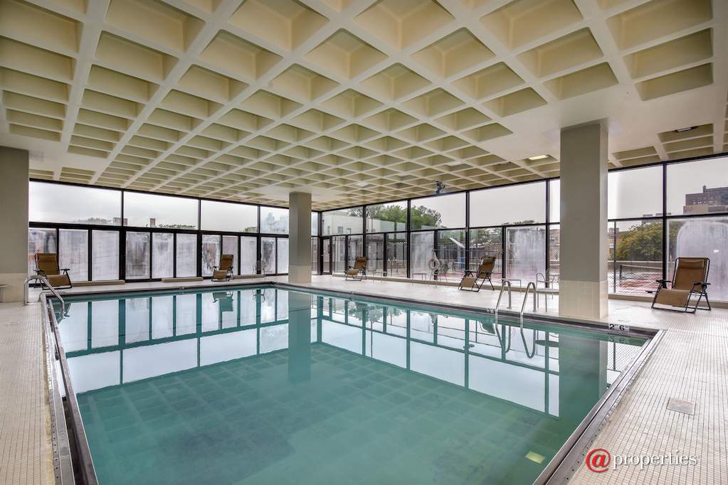 5320 N Sheridan Road #1201 Chicago, Illinois 60640 - Pool