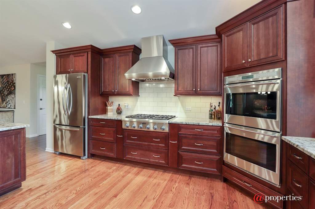 18699 W Linden Avenue Grayslake, Illinois 60030 - Kitchen