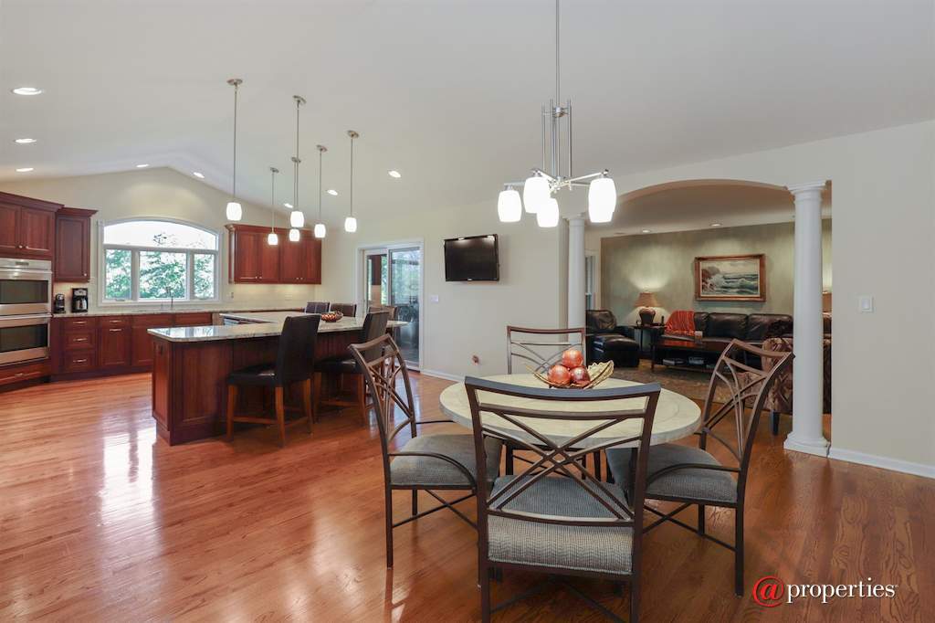 18699 W Linden Avenue Grayslake, Illinois 60030 - Kitchen / Breakfast Room