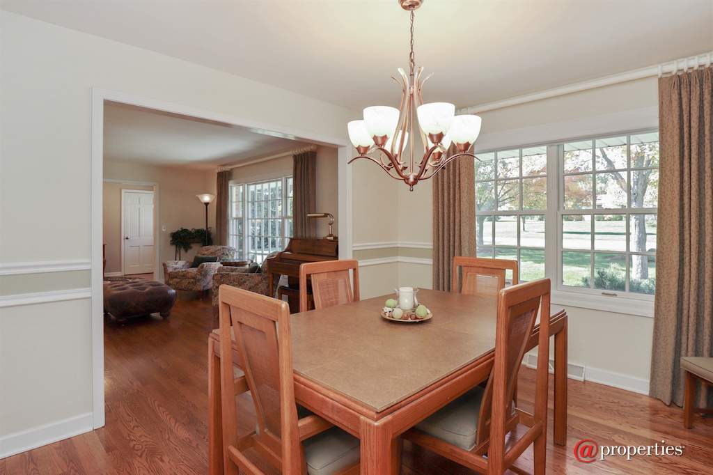 18699 W Linden Avenue Grayslake, Illinois 60030 - Dining Room