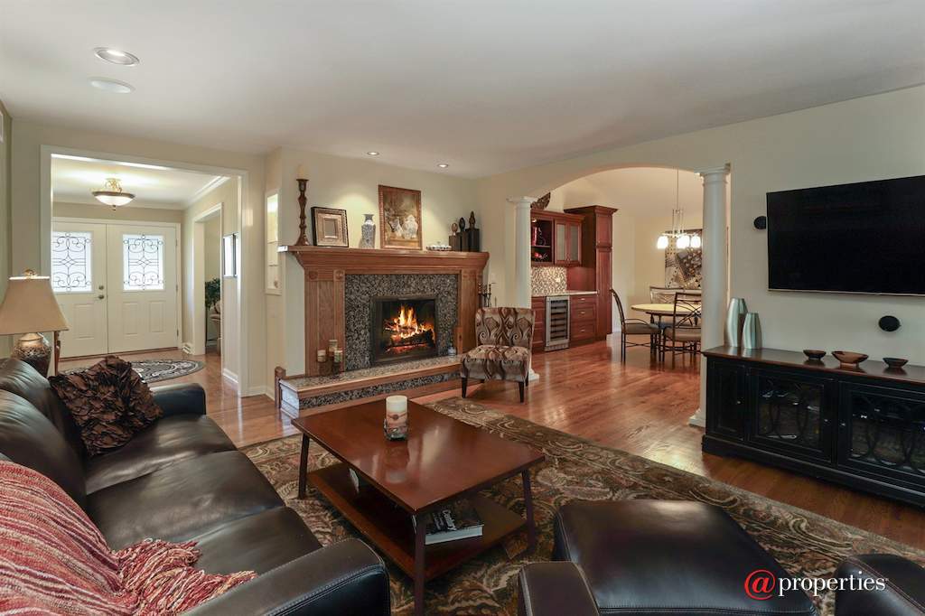 18699 W Linden Avenue Grayslake, Illinois 60030 - Family Room