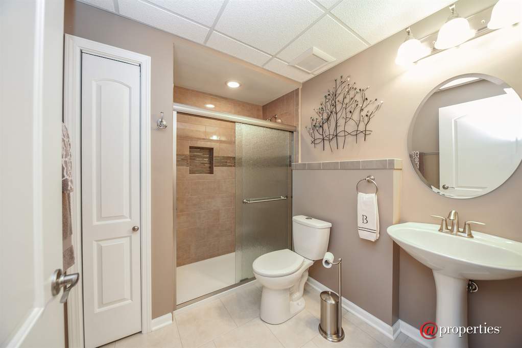 109 Equestrian Way Hawthorn Woods, Illinois 60047 - 4th Bathroom