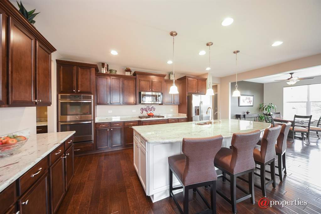 109 Equestrian Way Hawthorn Woods, Illinois 60047 - Kitchen