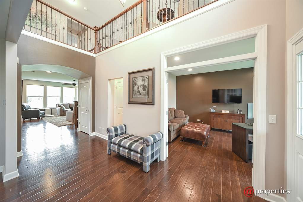 109 Equestrian Way Hawthorn Woods, Illinois 60047 - Foyer