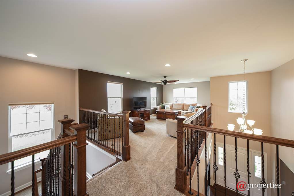109 Equestrian Way Hawthorn Woods, Illinois 60047 - Loft