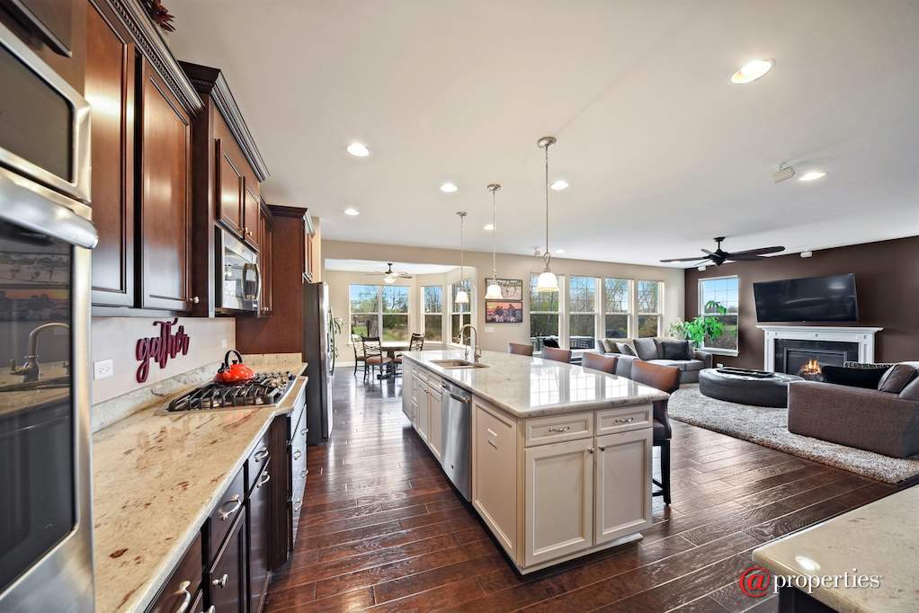109 Equestrian Way Hawthorn Woods, Illinois 60047 - Kitchen