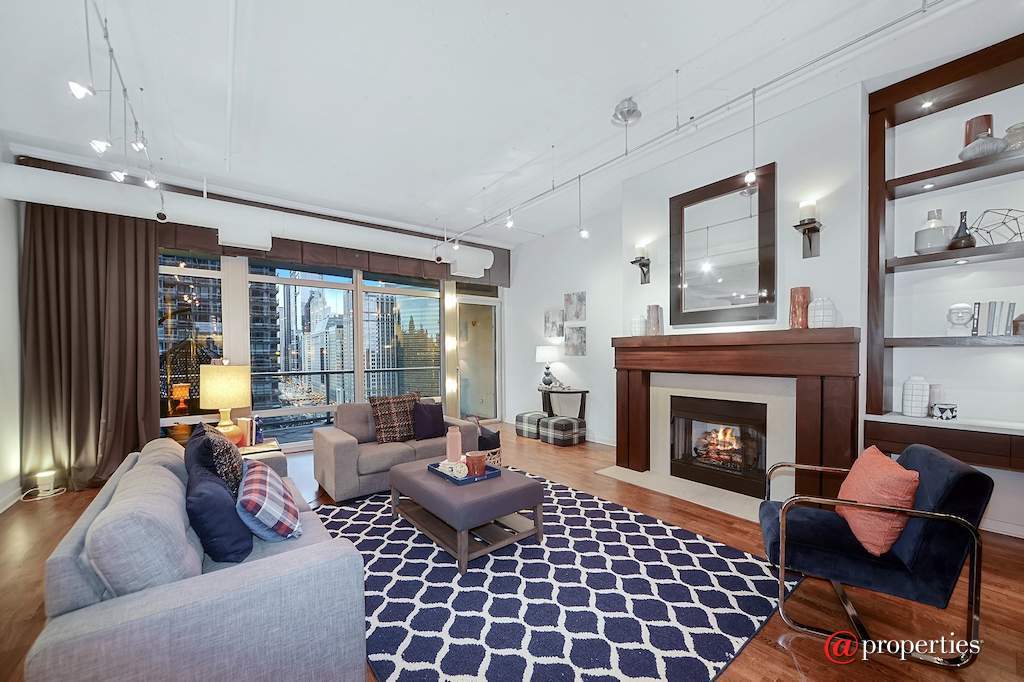 333 N Canal Street #1804 Chicago, Illinois 60606 - Living Room