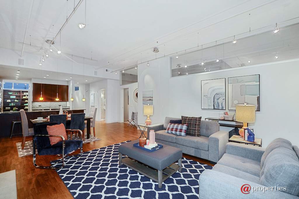 333 N Canal Street #1804 Chicago, Illinois 60606 - Living Room