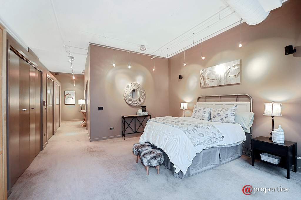 333 N Canal Street #1804 Chicago, Illinois 60606 - Master Bedroom