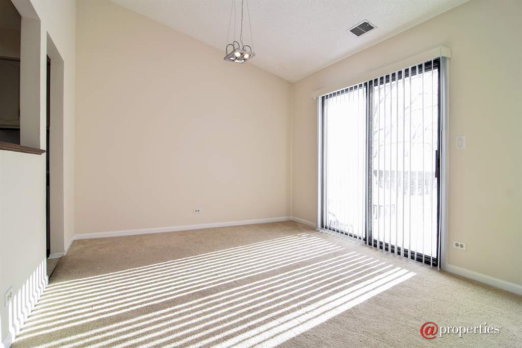 158 Morningside Lane West #158 Buffalo Grove, Illinois 60089 - Dining Room