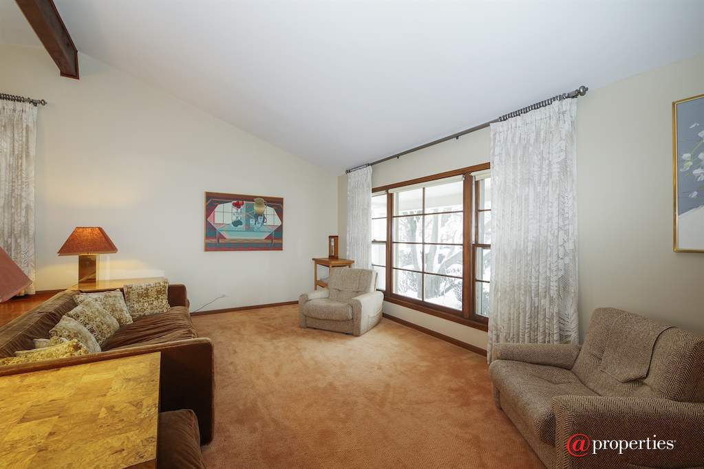 2400 Happy Hollow Road Glenview, Illinois 60026 - Living Room