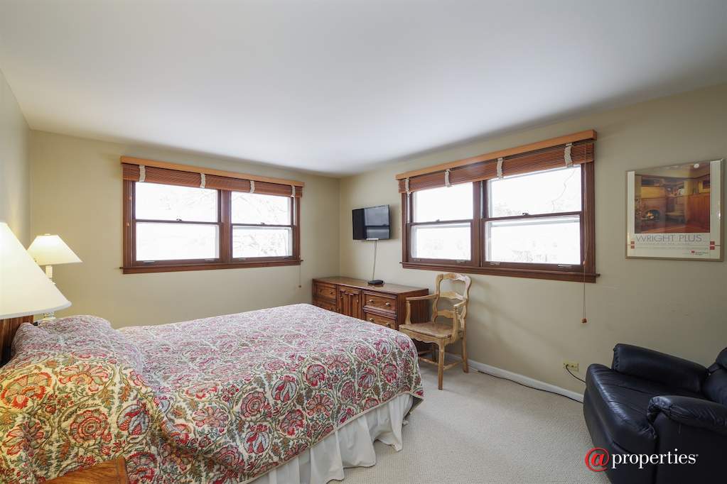 2400 Happy Hollow Road Glenview, Illinois 60026 - Master Bedroom