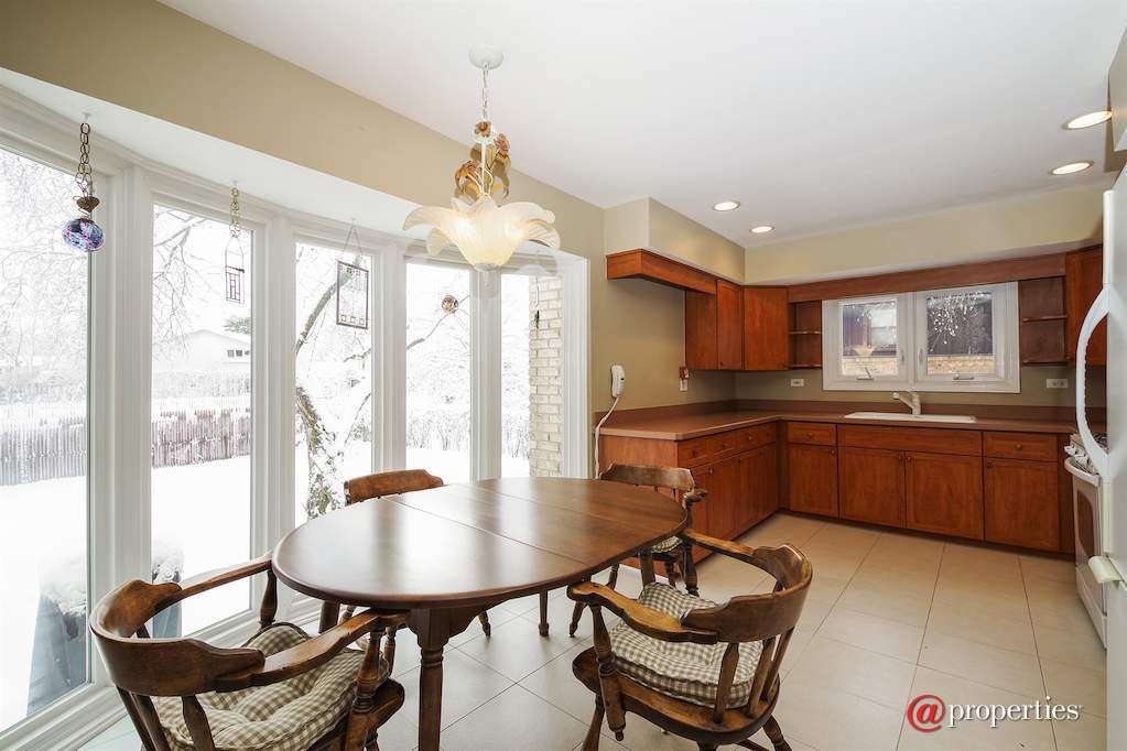 2400 Happy Hollow Road Glenview, Illinois 60026 - Kitchen