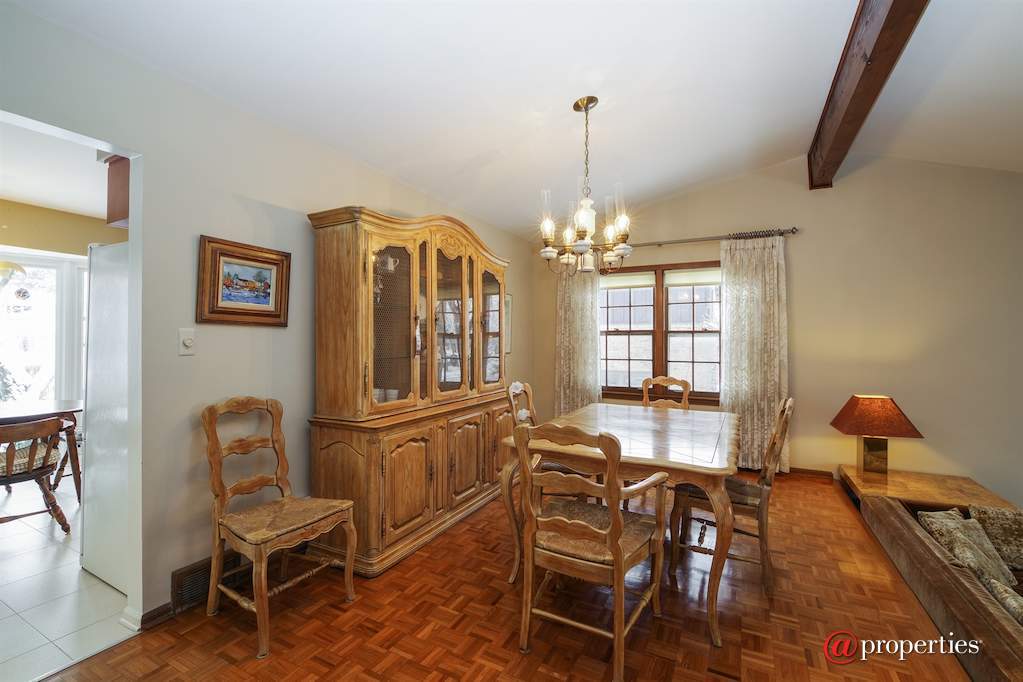 2400 Happy Hollow Road Glenview, Illinois 60026 - Dining Room