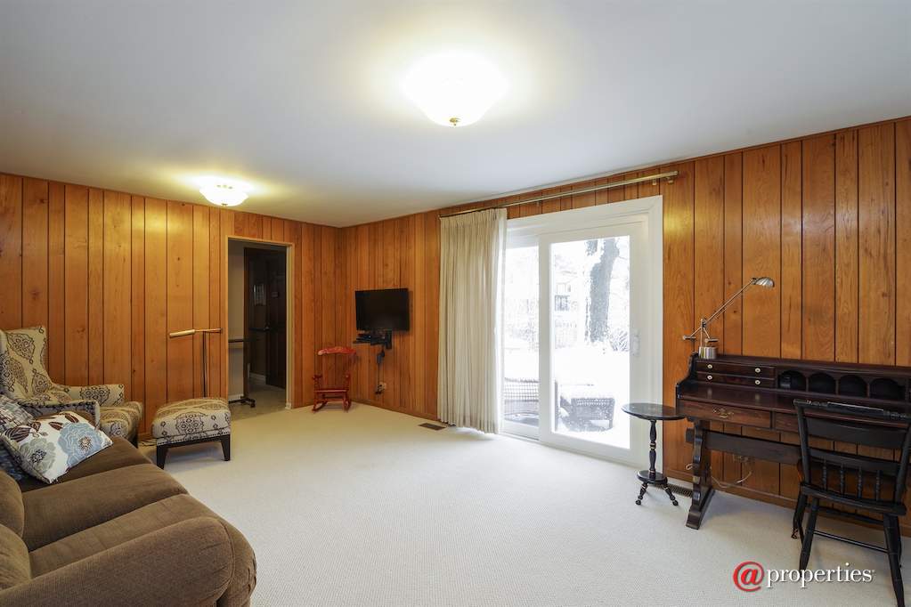 2400 Happy Hollow Road Glenview, Illinois 60026 - Family Room