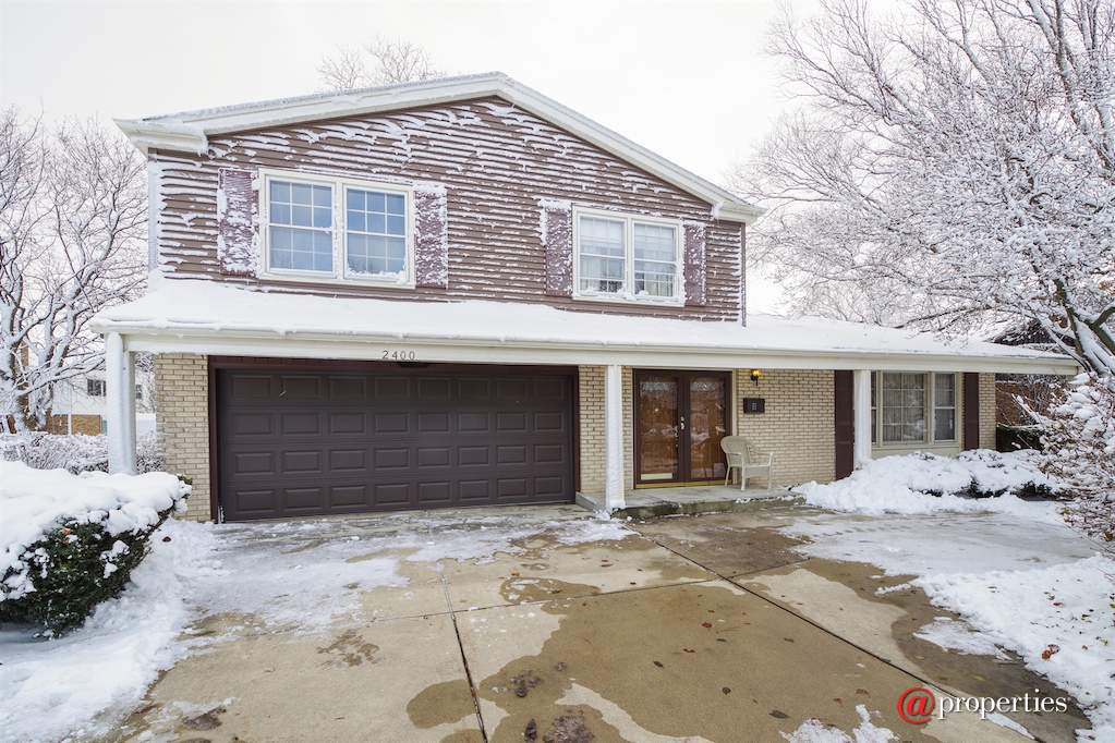 2400 Happy Hollow Road Glenview, Illinois 60026 - Front View