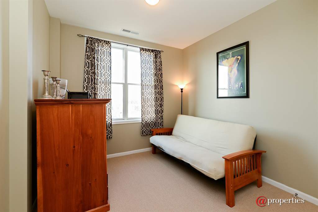 2472 W Foster Avenue #405 Chicago, Illinois 60625 - 2nd Bedroom