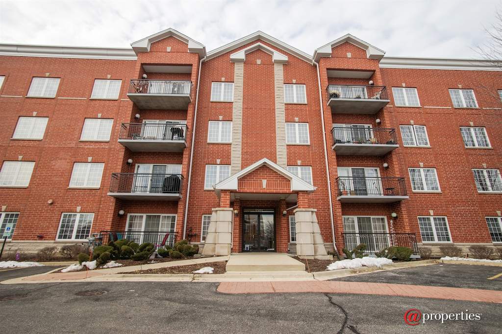 3501 Wellington Court #205 Rolling Meadows, Illinois 60008 - Front View