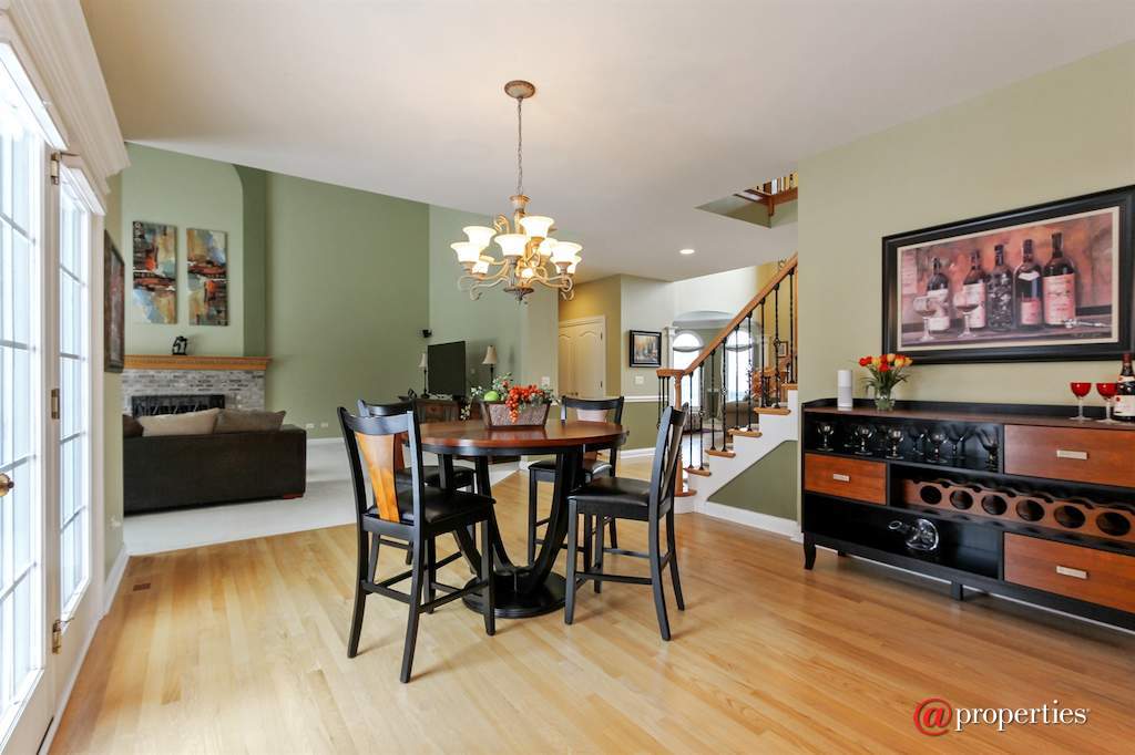 22249 Vernon Ridge Drive Ivanhoe, Illinois 60060 - Eating area